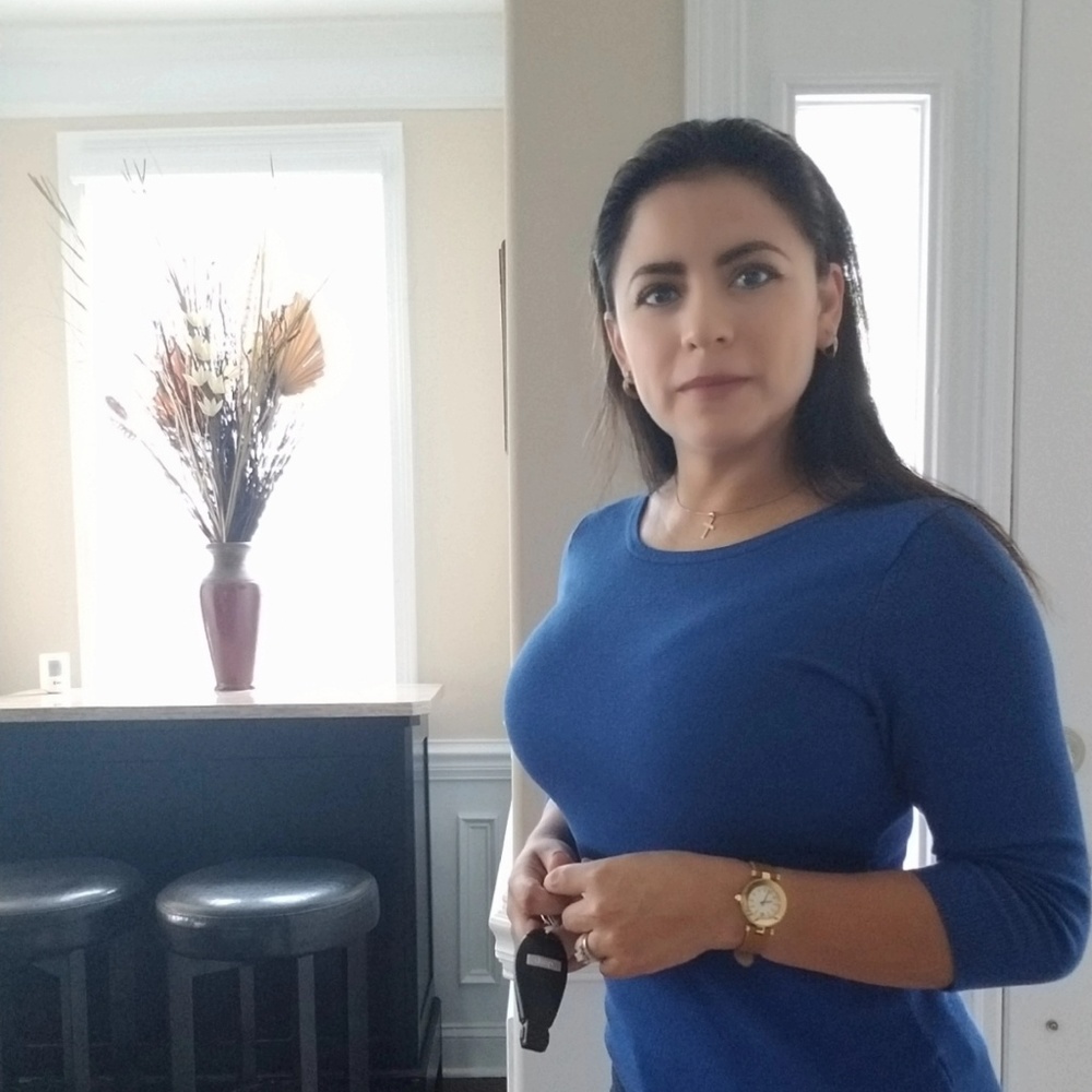 Meet your Posher, Claudia